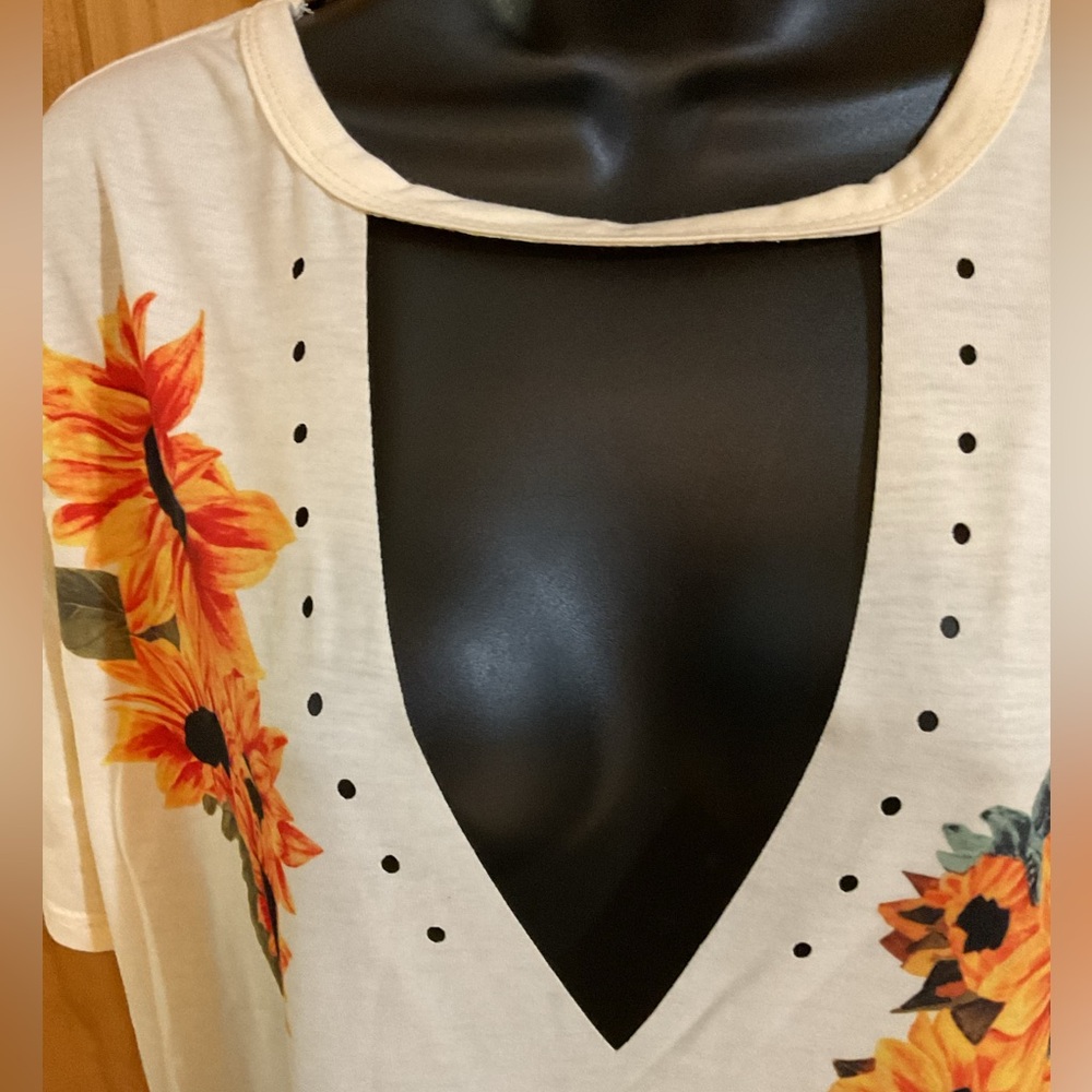 Boutique Sunflower Shirt - Picture 3 of 5